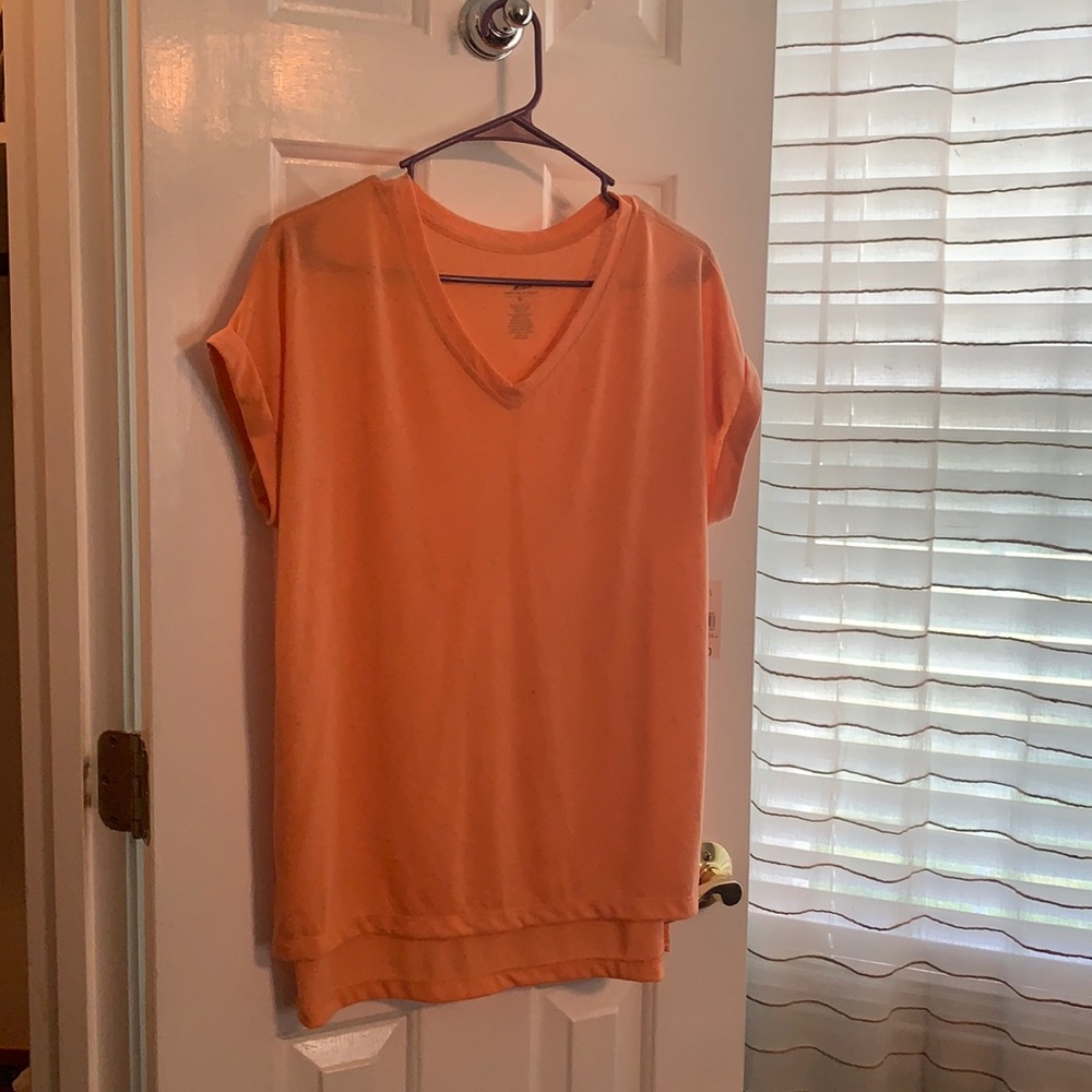 V-neck high low tee